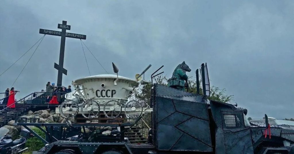 Ceremonie bizară a ultranaționaliștilor ruși, lângă granița cu Estonia. Au „botezat" Luna „ca să o facă ortodoxă și să o lege de Rusia"