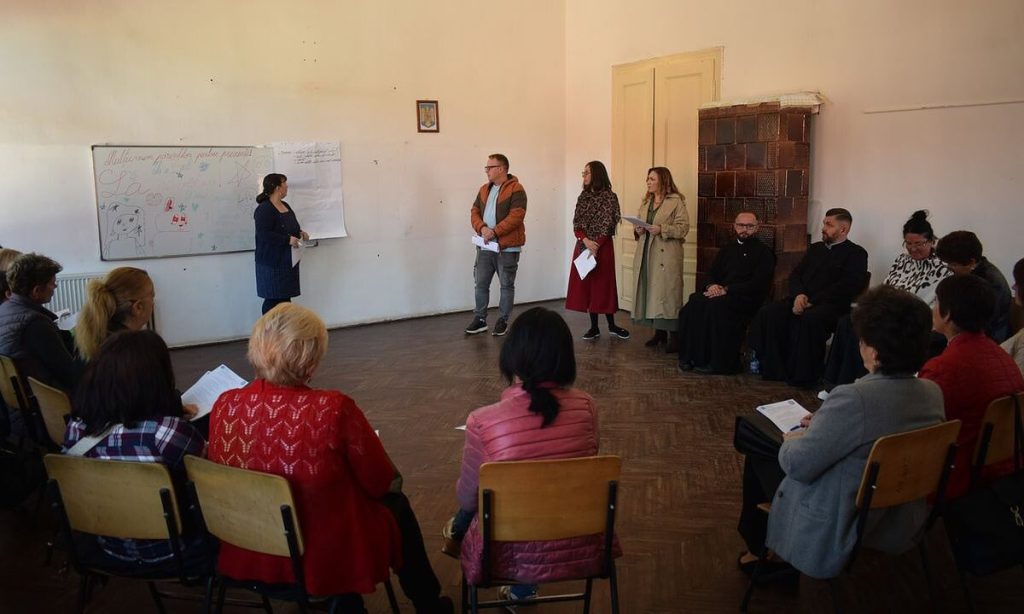 Masă rotundă la Abrud: Familia, școala și comunitatea, împreună pentru prevenirea separării copilului de familie