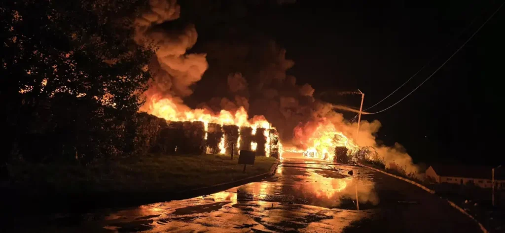 (Actualizare) Incendiu puternic la Șura Mare. S-a emis mesaj Ro-Alert