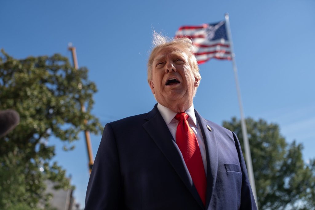Trump amenință că va „lovi foarte tare” Iranul, dacă se dovedește o implicare în incidentul cu avionul Flydubai