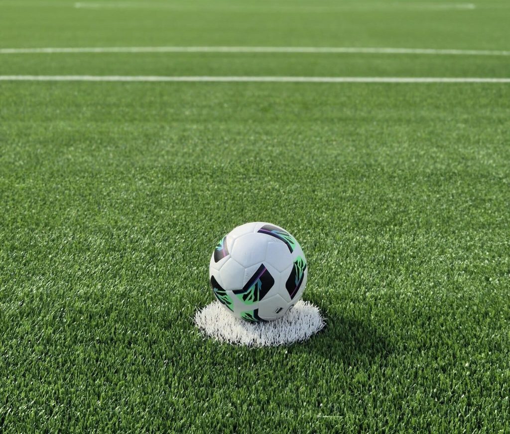 Primul meci pe baza sportivă Costică Rădulescu din Timișoara. Pe teren intră fotbaliștii pregătiți de fostul antrenor al lui Poli