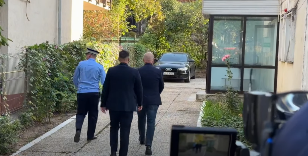 Bolojan, audiat la DNA Iași | Martor în dosarul cu Fănel Bogos. Audierile s-au încheiat. Premierul nu a făcut declarații / Susținători Georgescu, protest la DNA