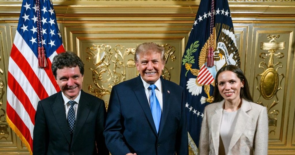 Nicușor Dan publică o fotografie cu Donald Trump, de la întâlnirea din New York. „A fost o onoare”. Ce mesaj i-a transmis președintele României