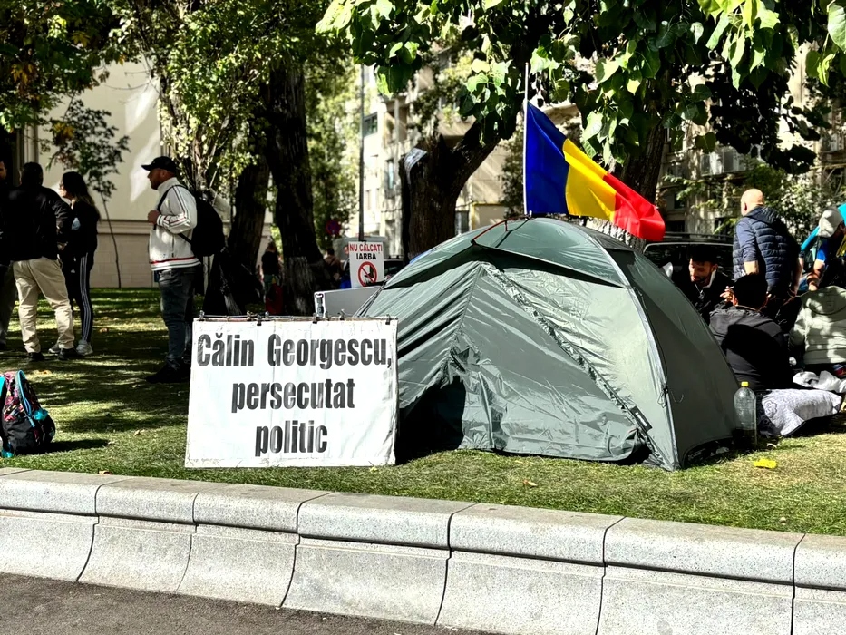 Călin Georgescu ar putea fi mutat din Arestul Central din cauza susținătorilor care stau în fața clădirii. Unii au venit chiar și cu cortul (SURSE)