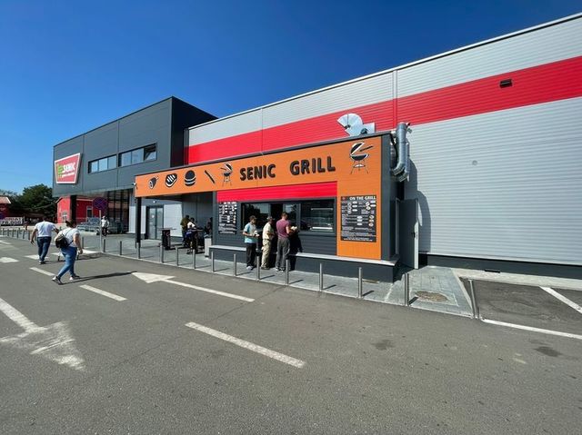 VIDEO&FOTO Deschidere cu Leonard Doroftei și record de clienți în prima zi. Rețea de supermarketuri românești a lansat primul parc de retail din portofoliu. Investiție Senic de 10 milioane de euro