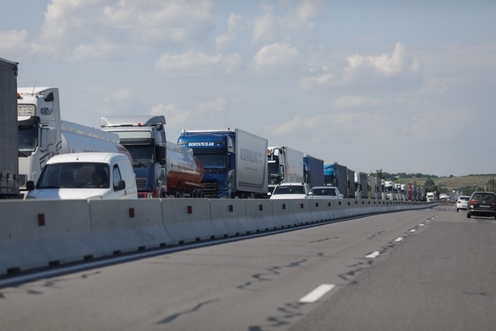 Transportatorii spun că sunt șanse minime ca TollRo să fie funcțională 100% în 72 de ore, cum a promis Miruță. Cât ar dura rezolvarea problemelor