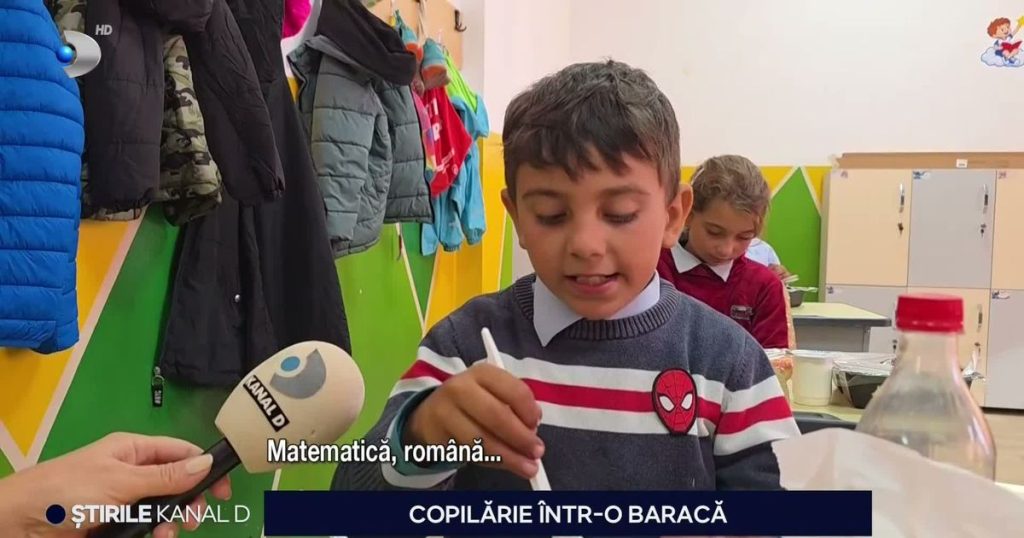 VIDEO Ei sunt Antonia și Marian, doi frați din Sibiu care nu au un acoperiș deasupra capului. Învățătoarea și comunitatea, mobilizate pentru a le oferi un cămin