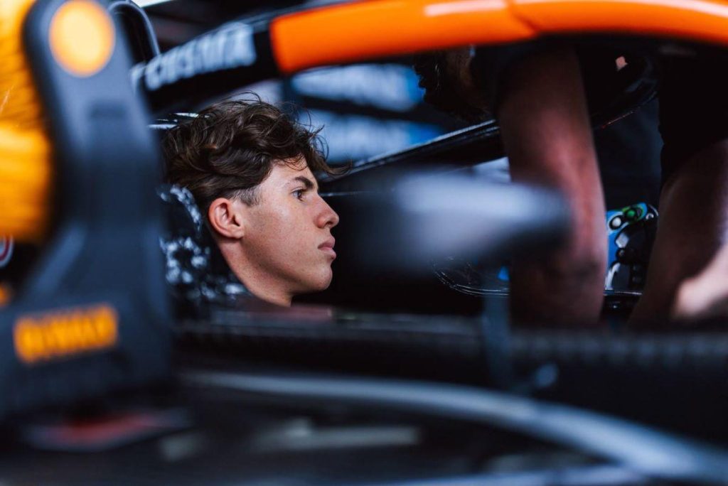 Tânărul pilot român David Cosma Cristofor, pe locul 3 al podiumului în Formula Trophy Malaysia, înaintea cursei de F1