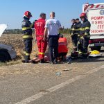 🚨Mașină răsturnată după impactul cu o căruță! Accidentul s-a soldat cu o victimă