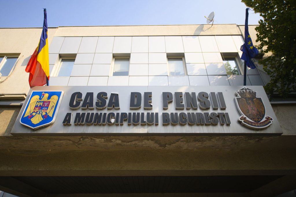 Pensionarii primesc bani în plus în decembrie. Sumele diferă în funcție de venit