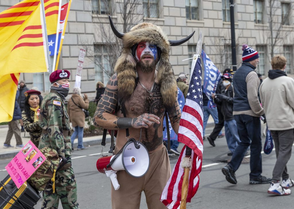 Studiu american. Care este ideologia politică preferată a oamenilor cu inteligența scăzută