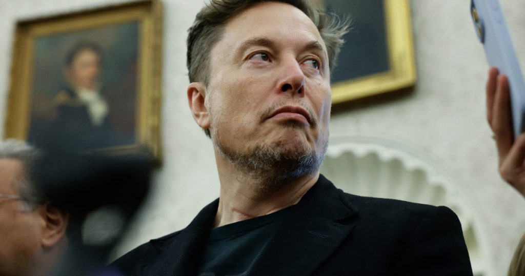 Elon Musk schimbă numele companiei sale de AI pentru a-i face pe plac lui Donald Trump