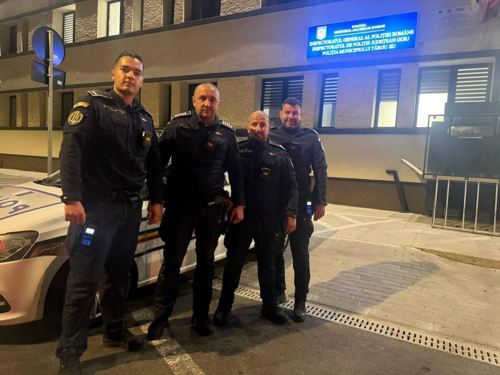 O viață salvată de polițiștii din Târgu Jiu! Au spart ușa și au ajuns la timp la o femeie rănită