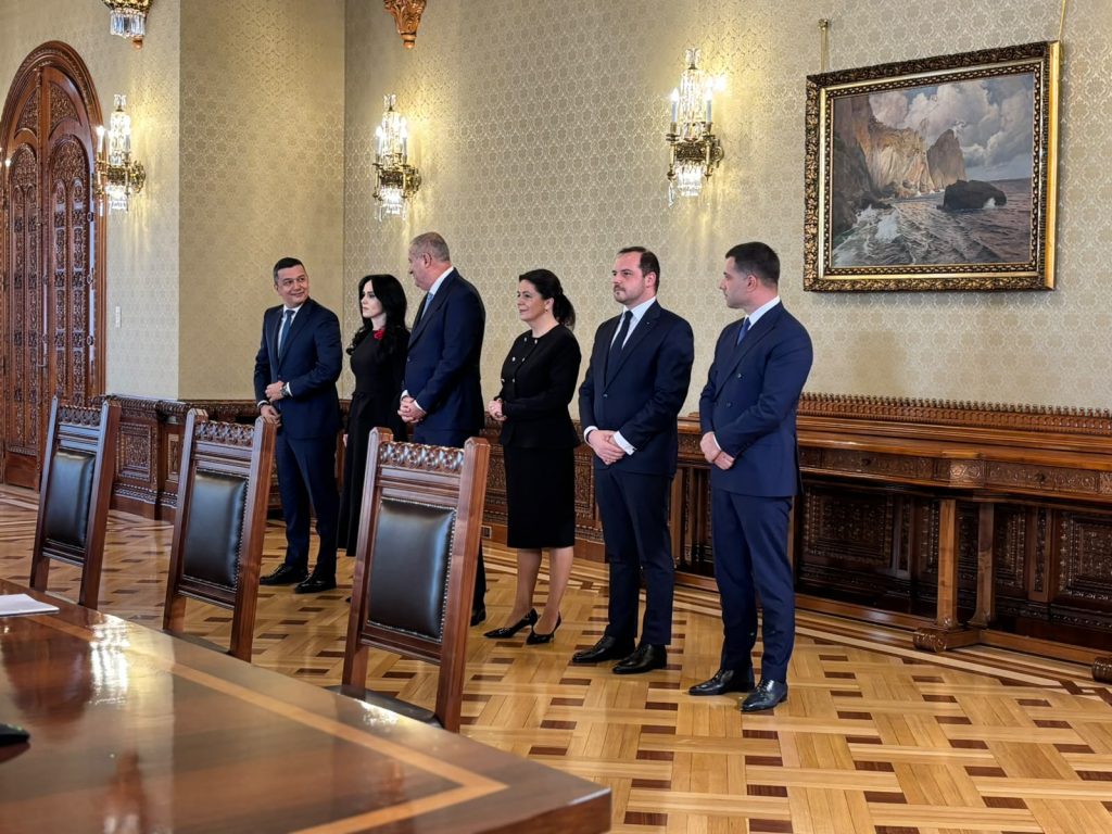 Consultări acum la Palatul Cotroceni pentru formarea Guvernului | Grindeanu: Nominalizarea sunt eu. PSD vrea să fie „parte a soluției” | Bolojan: Nu vom fi într-o guvernare cu PSD | Delegația AUR, fără George Simion