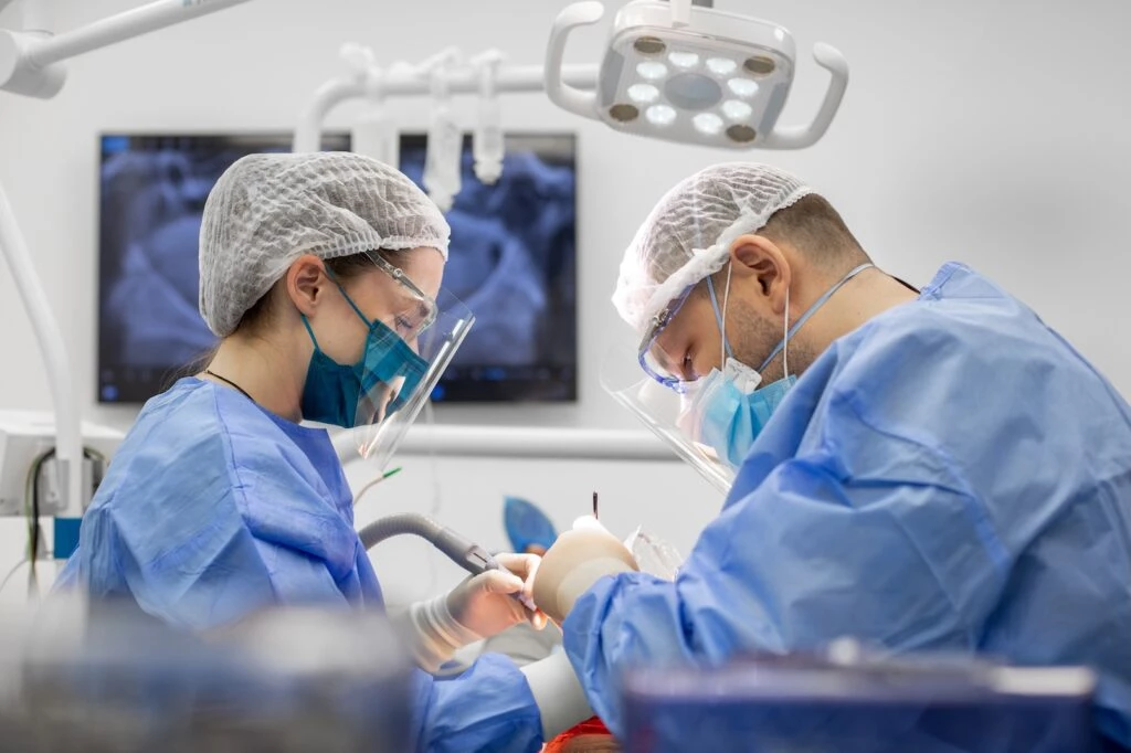 De la boli de inimă la diabet și artrită. Top 5 afecțiuni pe care le poate provoca o infecție dentară netratată