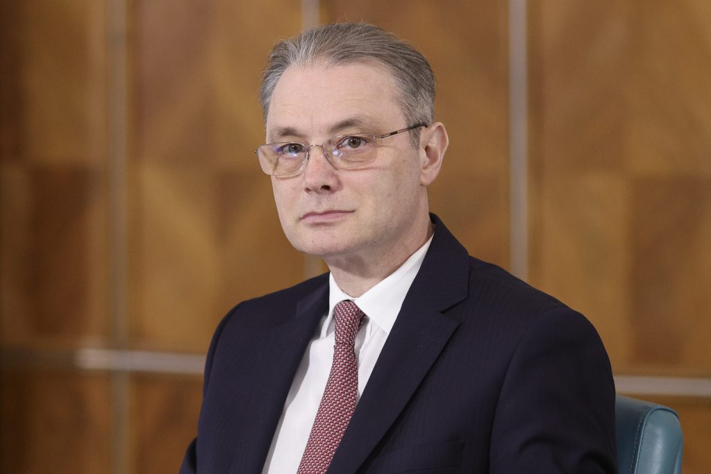 Cine este Luca Niculescu, desemnat premier de Nicușor Dan: de la jurnalism și diplomație la coordonarea aderării la OCDE