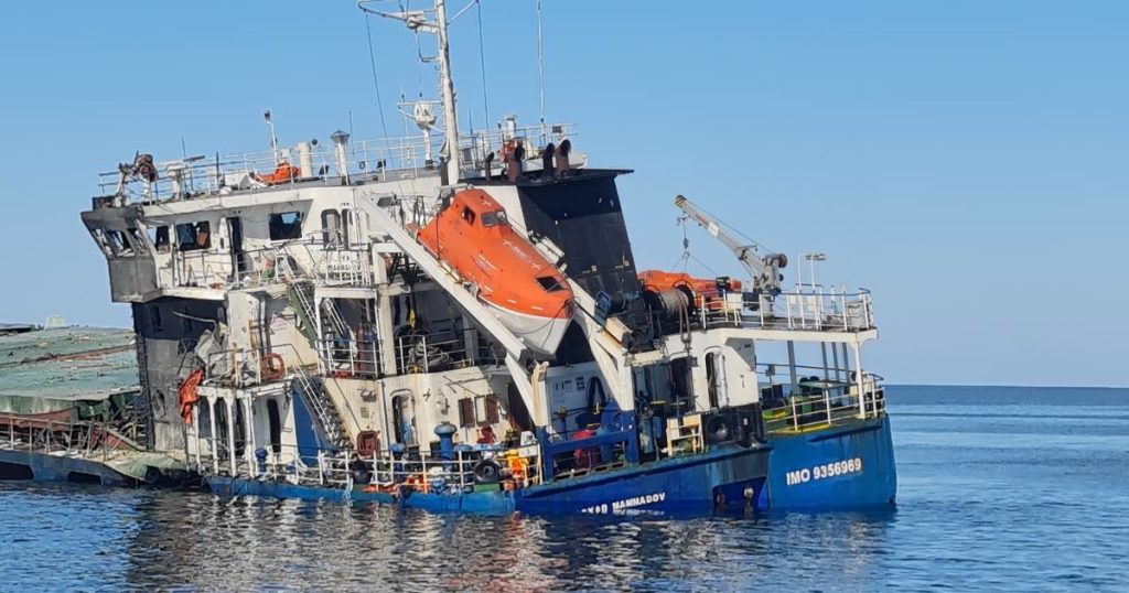 Au fost reluate căutările marinarului dispărut după atacul cu drone asupra navei scufundate în Marea Neagră