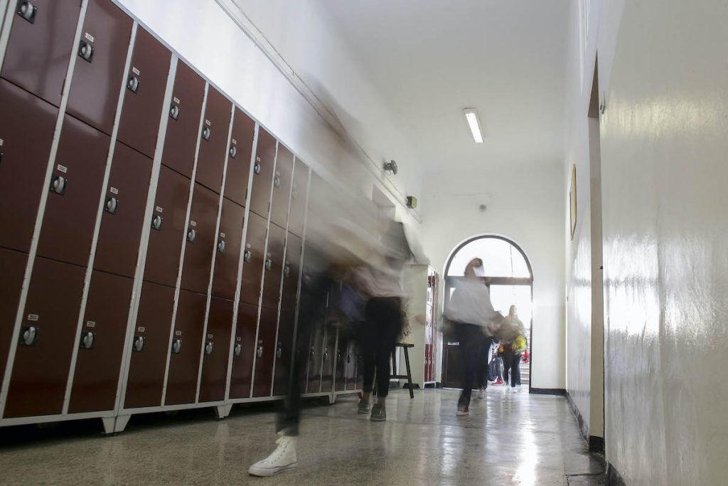 Statul încasează miliarde ca să nu-i angajeze pe absolvenții cu dizabilități / Op Ed Profesorul Valentin Ignat