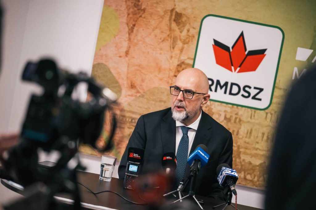 Kelemen Hunor a vorbit cu Luca Niculescu: Avem încredere că va reuși să formeze o majoritate. Noul guvern nu poate depinde de voturile AUR și SOS