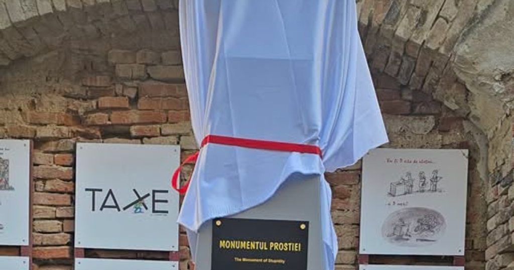 Primul „Monument al Prostiei”, inaugurat la Brăila. Simbolul ales pentru a arăta că fenomenul „n-are limite”