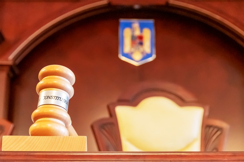 Sesizarea presedintelui Nicusor Dan asupra Legii privind utilizarea plajei Marii Negre, pe agenda CCR