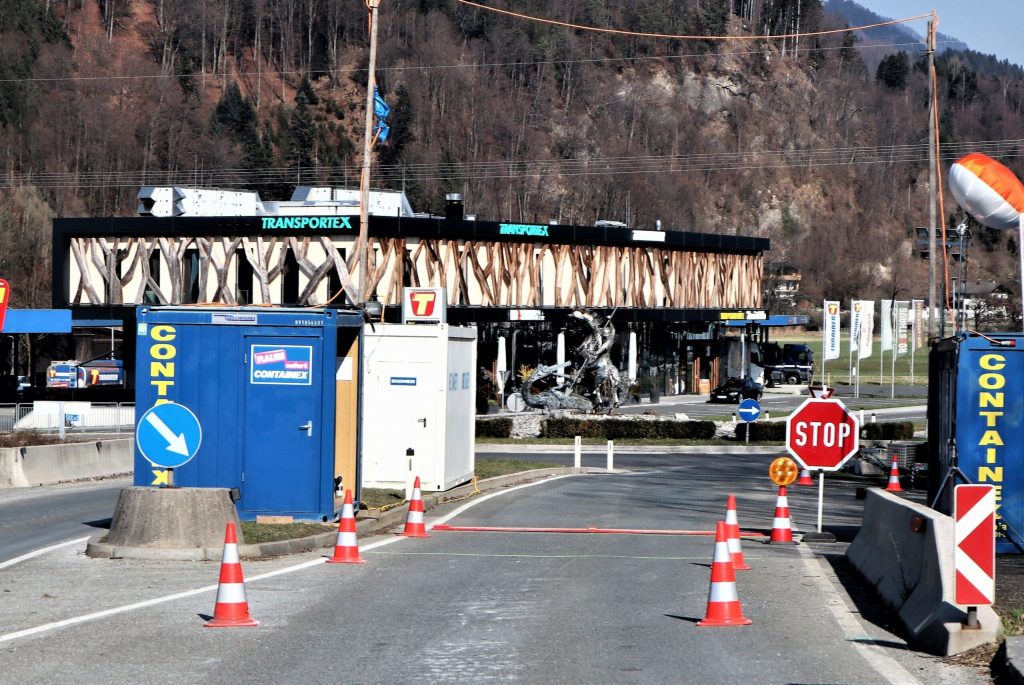 Incident la granița dintre Belarus și Letonia. Persoane înarmate au amenințat soldații letoni pentru a ajuta migranți să treacă frontiera