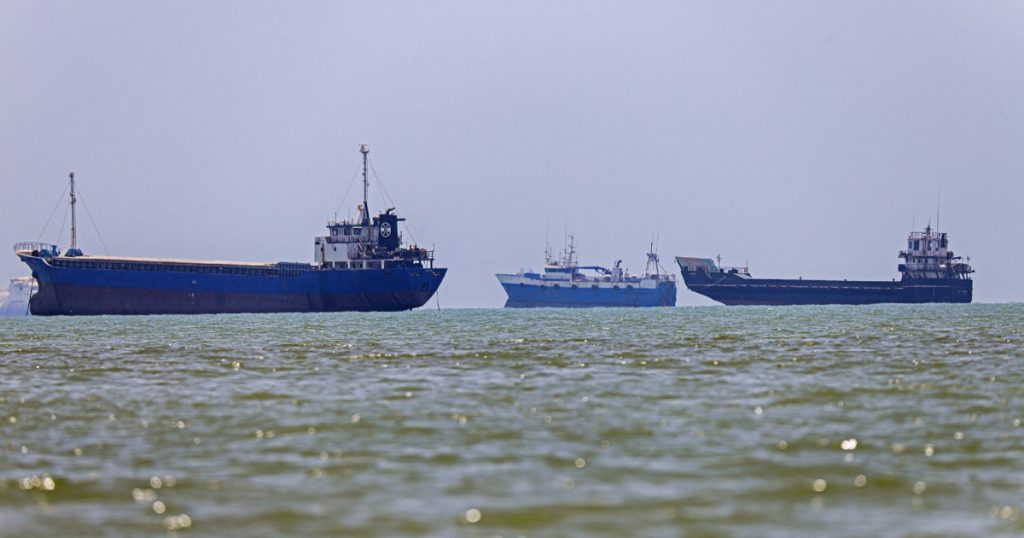 Cât costă traversarea Strâmtorii Ormuz: oferta care îi convinge pe căpitanii petrolierelor să meargă mai departe