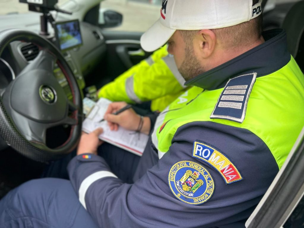 MOTOCICLETĂ NEÎNMATRICULATĂ, CONDUSĂ FĂRĂ PERMIS ȘI SUB INFLUENȚA ALCOOLULUI, PE O STRADĂ DIN TÂRGU JIU