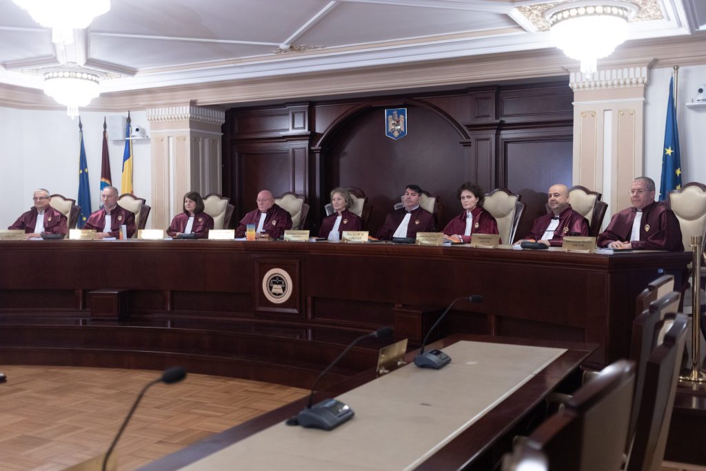 CCR respinge sesizarea lui Bolojan pe salariile restante ale magistraților. Reacție ICCJ: „Statul de drept este imun la conjuncturi politice” / De unde a pornit disputa de 4,8 miliarde de lei