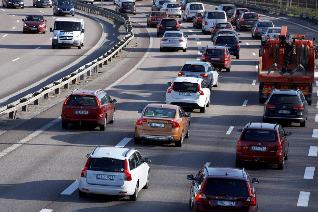 Reguli noi pentru parcări, mașinile abandonate și organizarea traficului urban