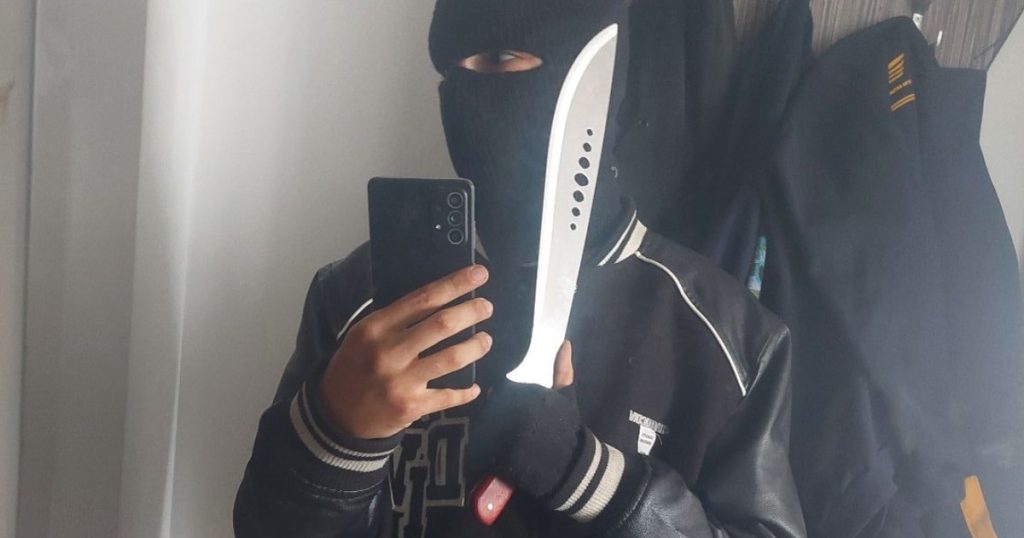 Tânărul care a atacat un livrator din Bangladesh anul trecut, reținut de DIICOT pentru amenințări teroriste la adresa unor minorități