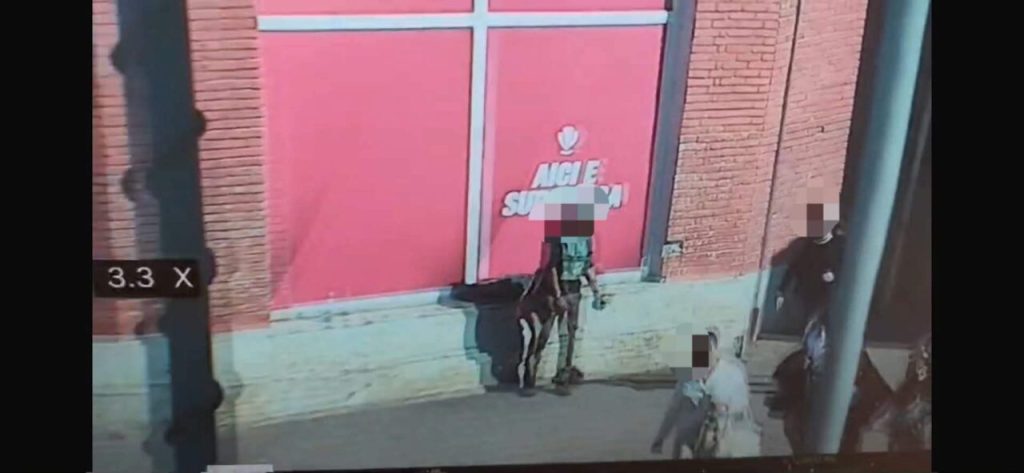 Invidid depistat prin sistemul video, în zona Rectoratului Pitești, având un comportament obscen