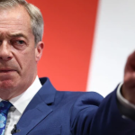Un britanic, Joshua Kerry, în faţa justiţiei cu privire la un plan de atentat împotriva lui Nigel Farage. Tânărul, inculpat deja privind uciderea lui Ann Widdecombe, care a trecut de la Partidul Conservator la Reform UK, cu 21 de lovituri de ciocan în cap