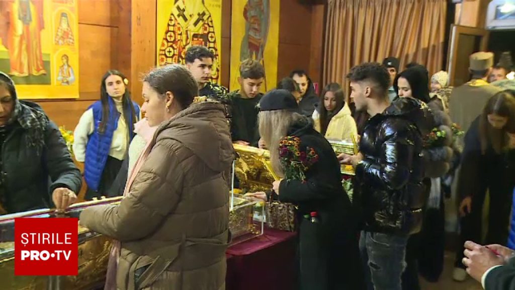 Racla cu moaștele Sfântului Cuvios Paisie a ajuns la Iași. Mii de credincioși sunt așteptați la pelerinaj