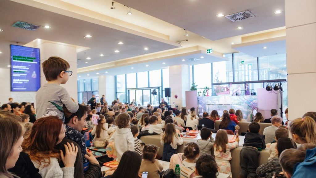 Teatru de păpuși pentru copii, în fiecare sâmbătă la Iulius Mall Cluj: Opt spectacole gratuite îi așteaptă pe cei mici până la final de noiembrie
