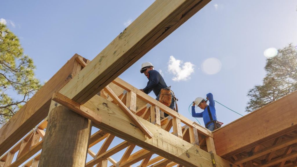 Cel mai risc al crizei actuale pentru constructorii români. Peste 60% dintre ei reclamă plățile întârziate