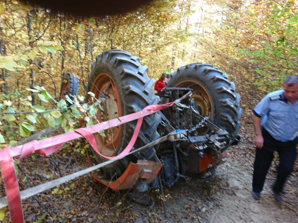 Tractor cu remorcă neînmatriculată, în centrul unei anchete după un accident pe DN18B, între Târgu Lăpuș și Cernești