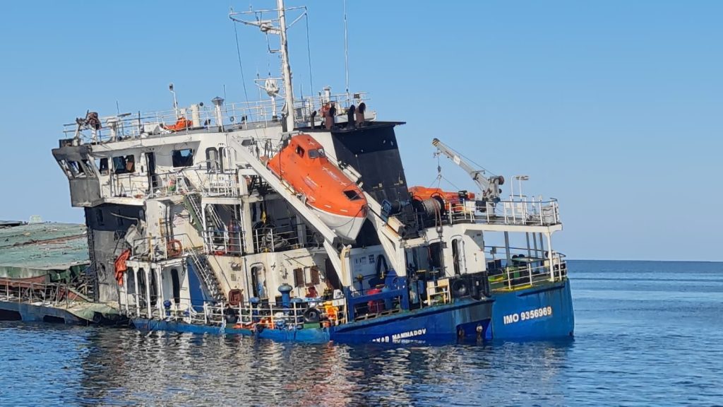 Zece marinari sunt daţi dispăruţi după ce nava lor a fost lovită de drone în Marea Neagră / Autorităţile bulgare au încetat operaţiunile de căutare
