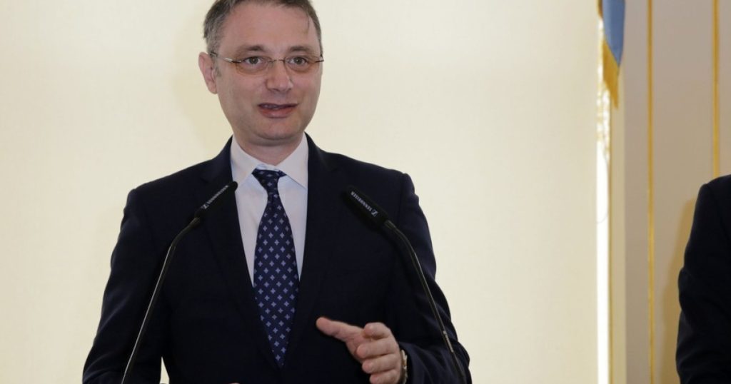 Luca Niculescu, premierul desemnat, continuă luni întâlnirile pentru conturarea unei majorităţi. Discuții cu USR şi cu minorităţile
