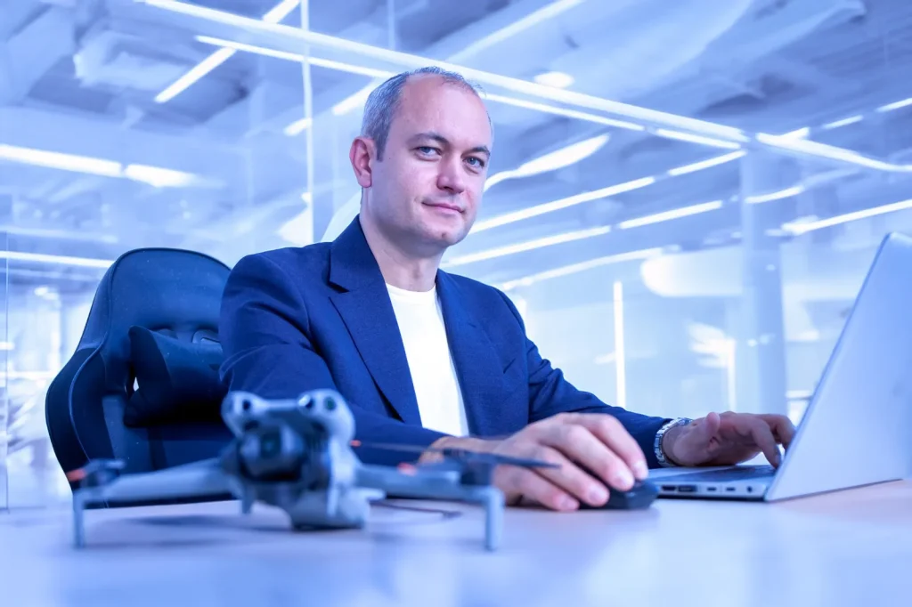 Antreprenor român și parteneri olandezi lansează o afacere cu drone operate de la distanță. Investiții de până la 1 milion EUR în primul an