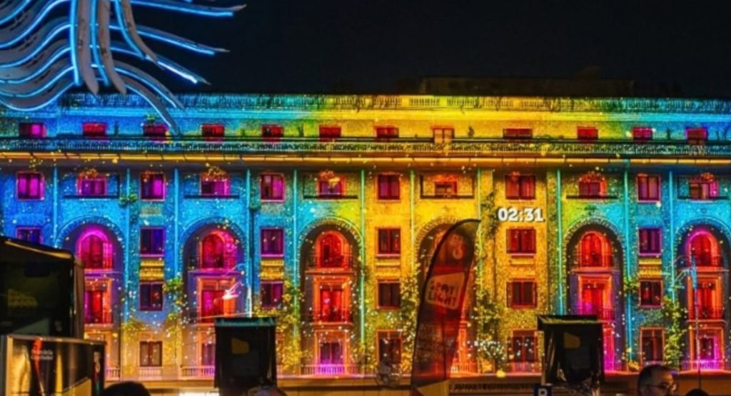 „Spotlight – Festivalul Internațional al Luminii”, în București în weekendul 9-11 octombrie. 19 instalații de lumină și video mapping pe Calea Victoriei