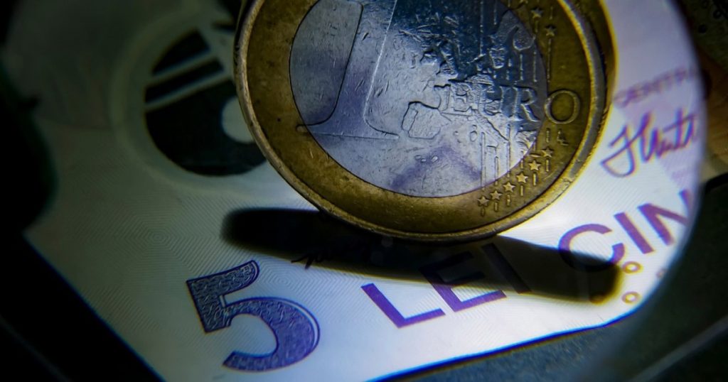 Euro se apropie de 5,5 lei. De ce BNR ar putea lăsa leul să se deprecieze