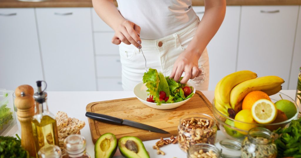 Ce să mănânci pentru un colon sănătos. Alimentele recomandate de specialiști și obiceiurile care pot afecta intestinul