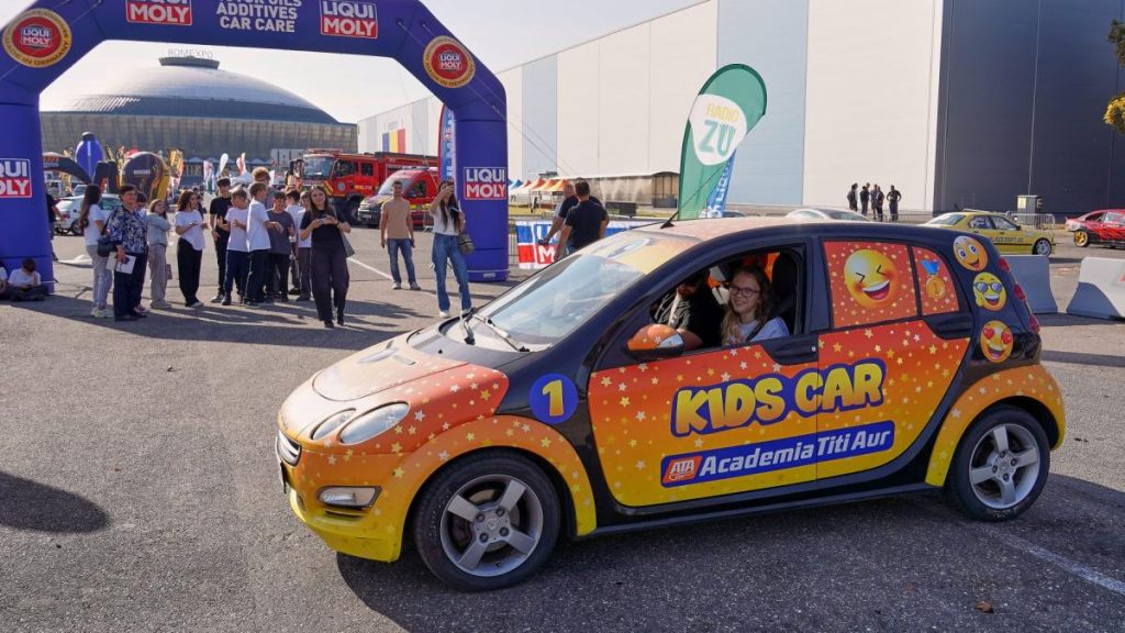 Siguranța rutieră în prim-plan la Salonul Auto București. Sute de elevi, implicați în activități interactive