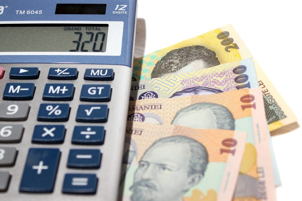 România nu scapă de recesiunea tehnică. Economia, susținută de agricultură și construcții; scade consumul populației