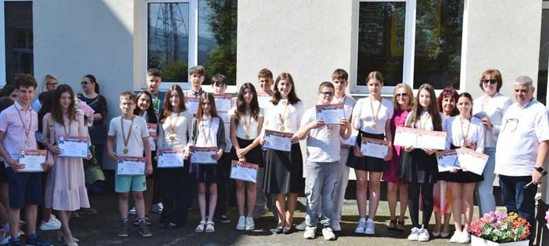 Elevii de gimnaziu, aşteptaţi să se înscrie la campionatul național de matematică pe echipe – CampioMATE