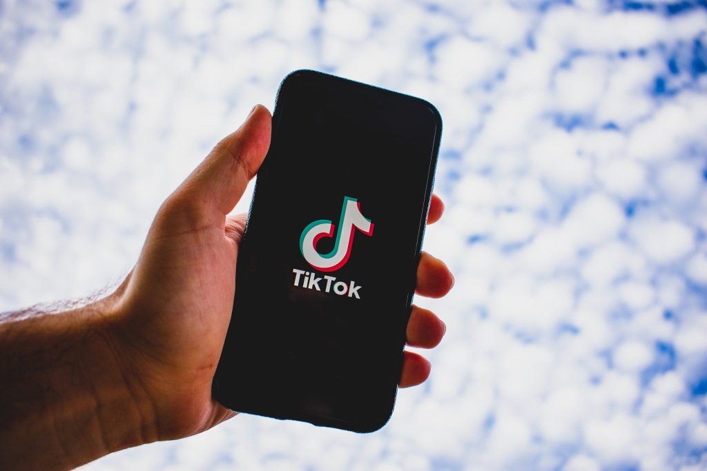 TikTok riscă o amendă uriașă după alegerile prezidențiale din România. Ce spune Comisia Europeană despre anchetă