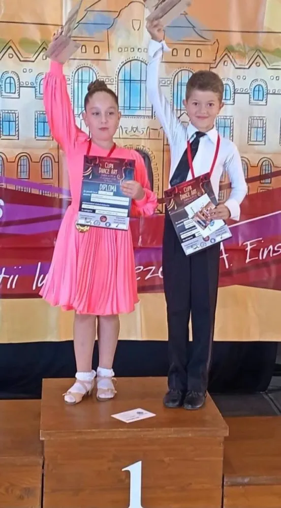 Grație, ambiție și aur la Târgu Mureș! Elevii de la Școala Gimnazială „Teodor Murășanu” Turda strălucesc pe podiumul Cupei DanceArt