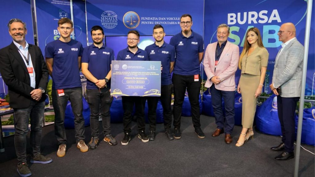 Bursa SAB 2026. Studenții români care au dus o mașină solară 2.700 km prin Australia au câștigat premiul de 5.000 de euro