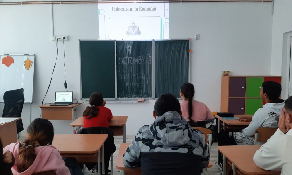 Oră de istorie interactivă la Școala Gimnazială ”P.P Aron” din Blaj. Elevii au învățat despre ororile Holocaustului